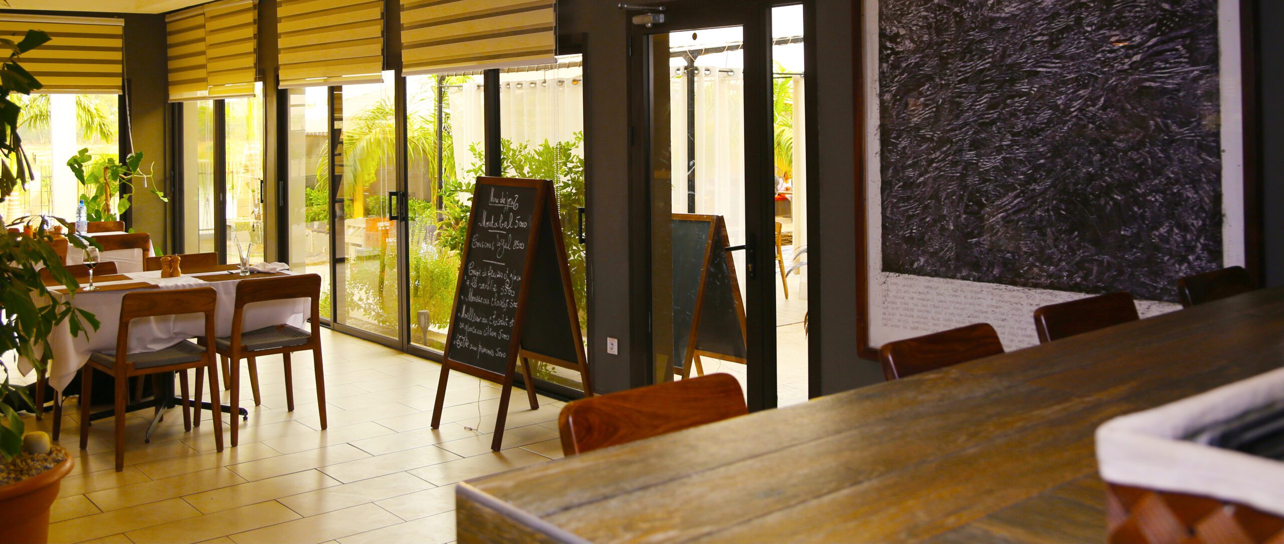 au-bord-de-leau-hotel_restaurant-hall